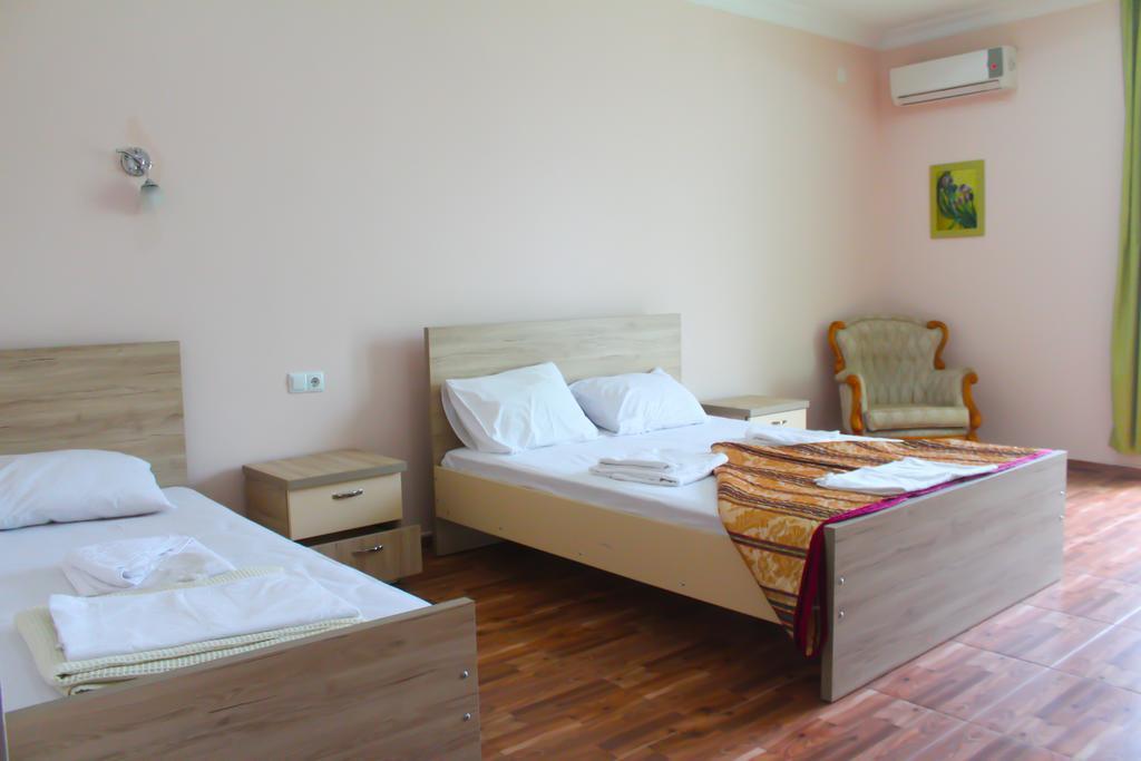 Hulus Hotel Makhinjauri Exterior photo